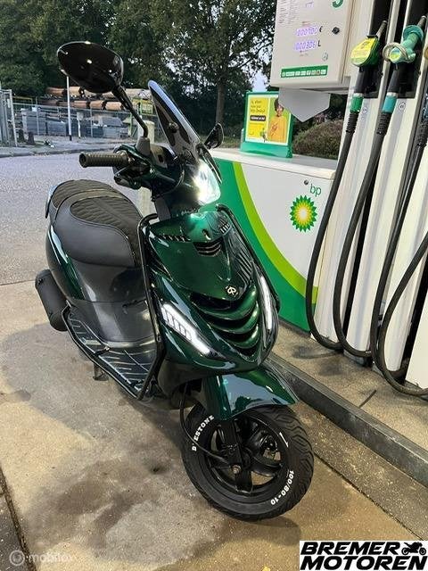 Piaggio Zip SP 2015 Brom 80cc 4T2V Jaguar Green Carbon Full, Fietsen en Brommers, Scooters | Piaggio, Z, Gebruikt, Z, Zip