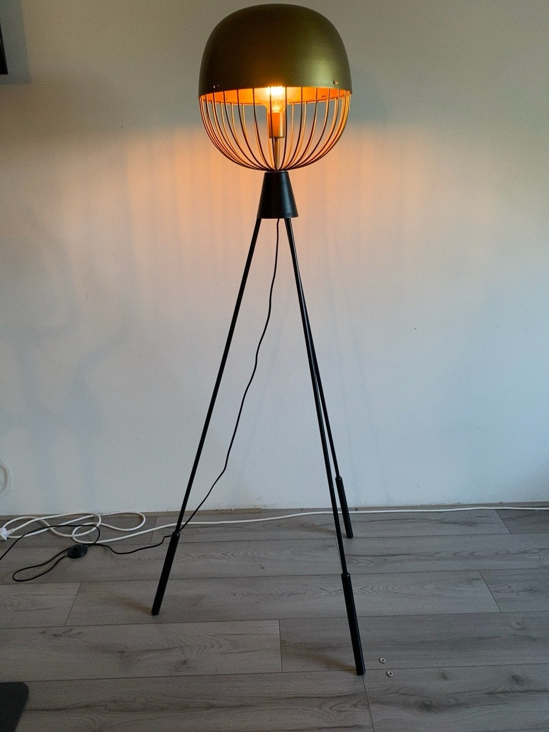 Industriële tripod vloerlamp zwart/koper, Ophalen, Gebruikt, E27 (groot), Metaal