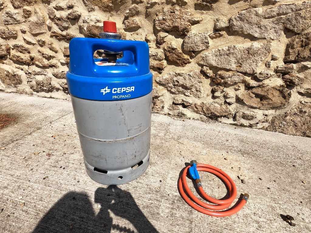 Spaanse gasfles + nl gasdruk regelaar + slang, Ophalen, Gebruikt