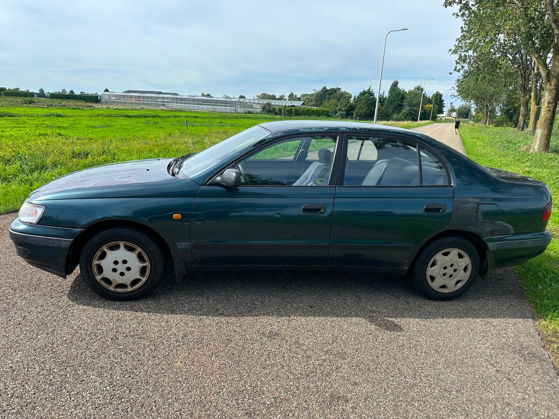 Toyota Carina E 1.6i|rijdt goed|nw d-riem|lang apk, Auto's, Voorwielaandrijving, Gebruikt, Zwart, 4 cilinders
