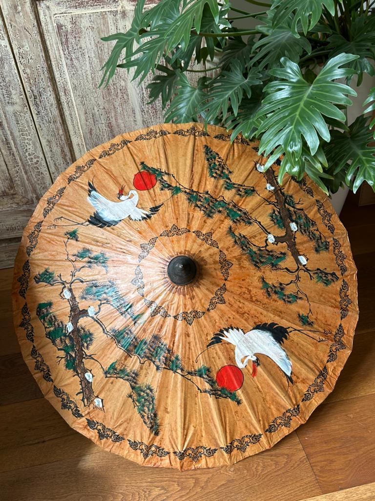 Handbeschilderde Aziatische parasol van papier kraanvogels, Ophalen of Verzenden, Zo goed als nieuw, Japandi, Bruin