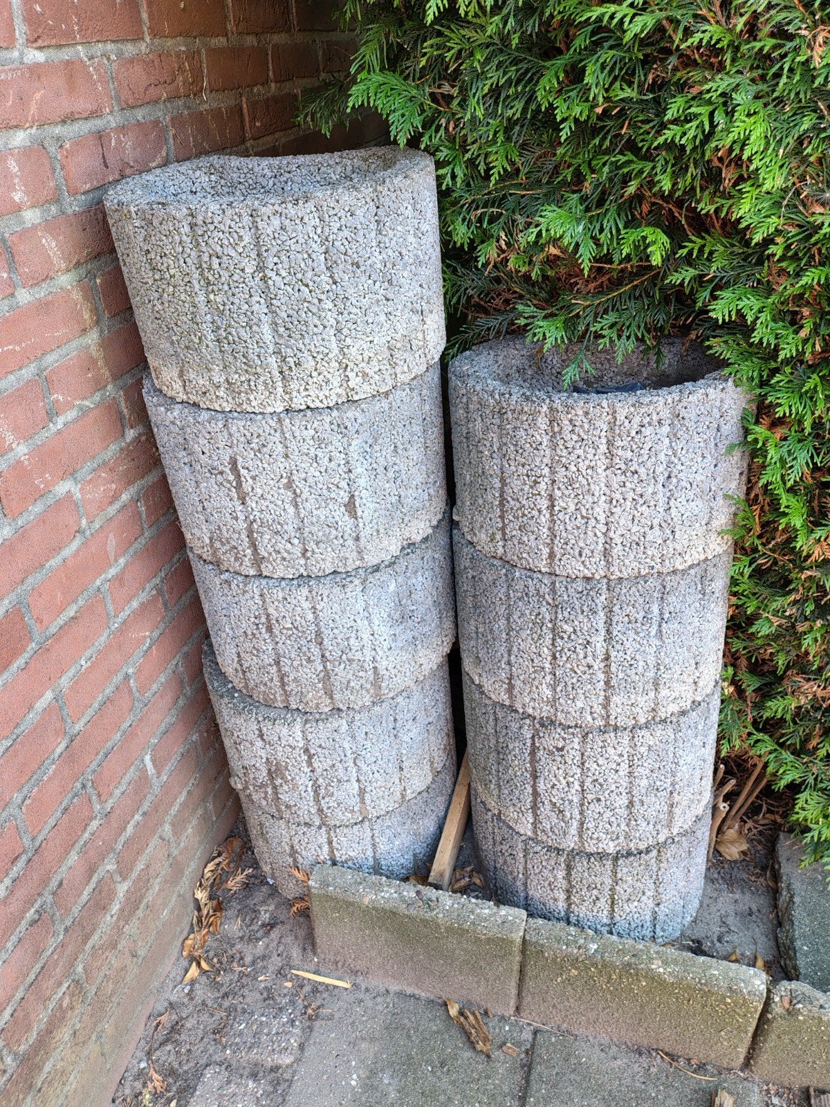 Betonnen bloembakken gratis op te halen., Tuin en Terras, Ophalen, Gebruikt, Minder dan 10 meter, Overige typen