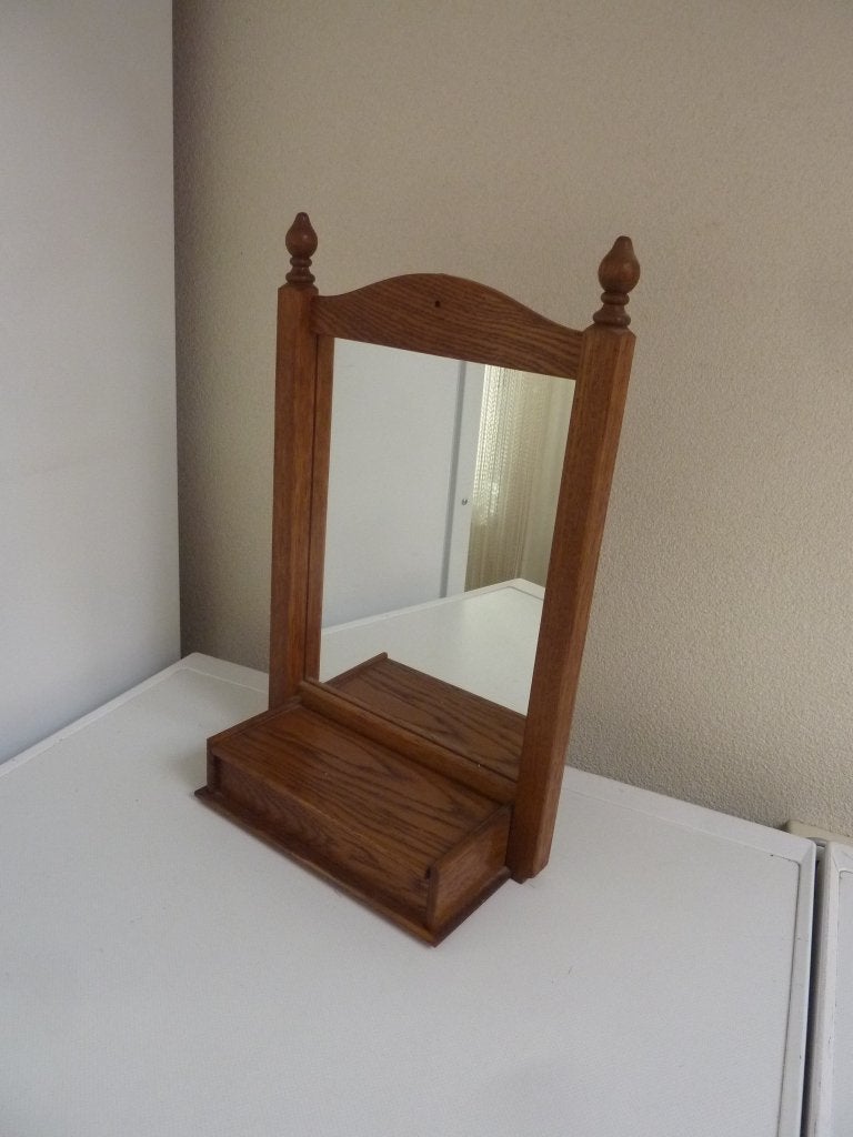 Spiegel met kammenbakje. Oisterwijks meubelfabriek., Huis en Inrichting, Minder dan 50 cm, Gebruikt, Ophalen of Verzenden, Minder dan 100 cm