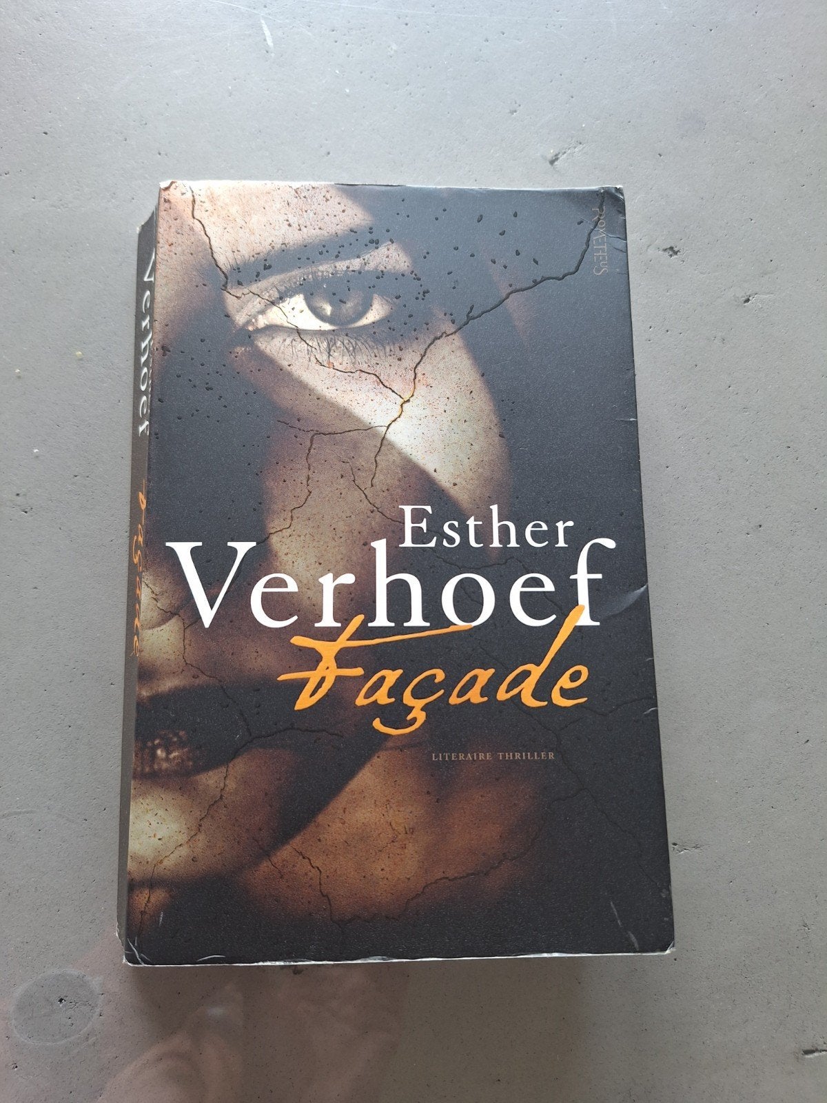 Façade - Esther Verhoef, Boeken, Thrillers, Ophalen of Verzenden, Zo goed als nieuw, Esther Verhoef, Nederland