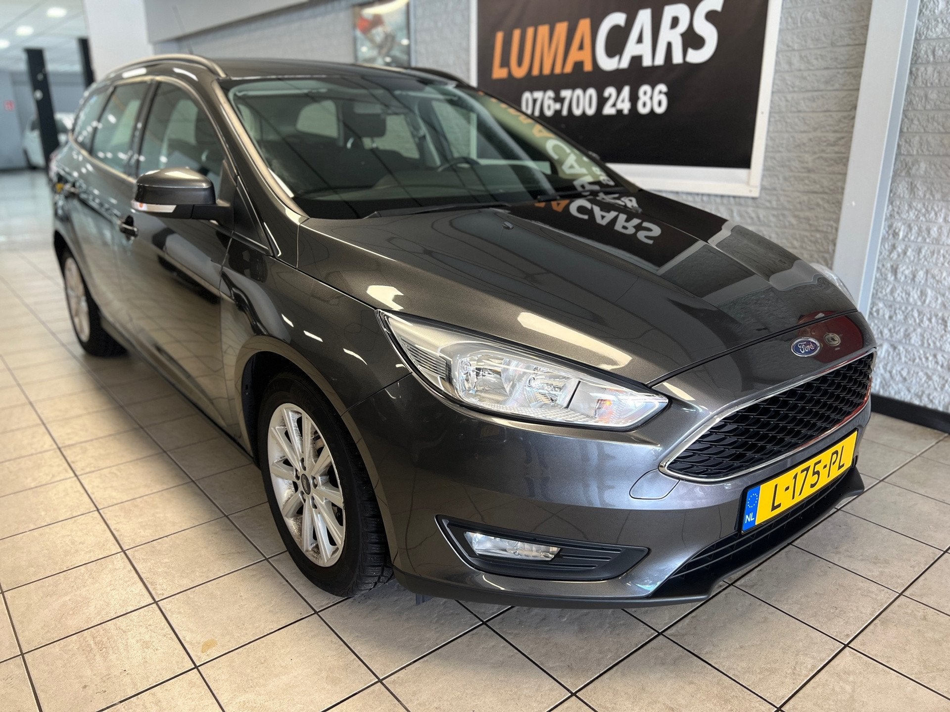 Ford Focus Wagon 1.0 Titanium | Nieuwe APK | Navi | Cruise |, 125 pk, Gebruikt, Euro 6, Leder en Stof
