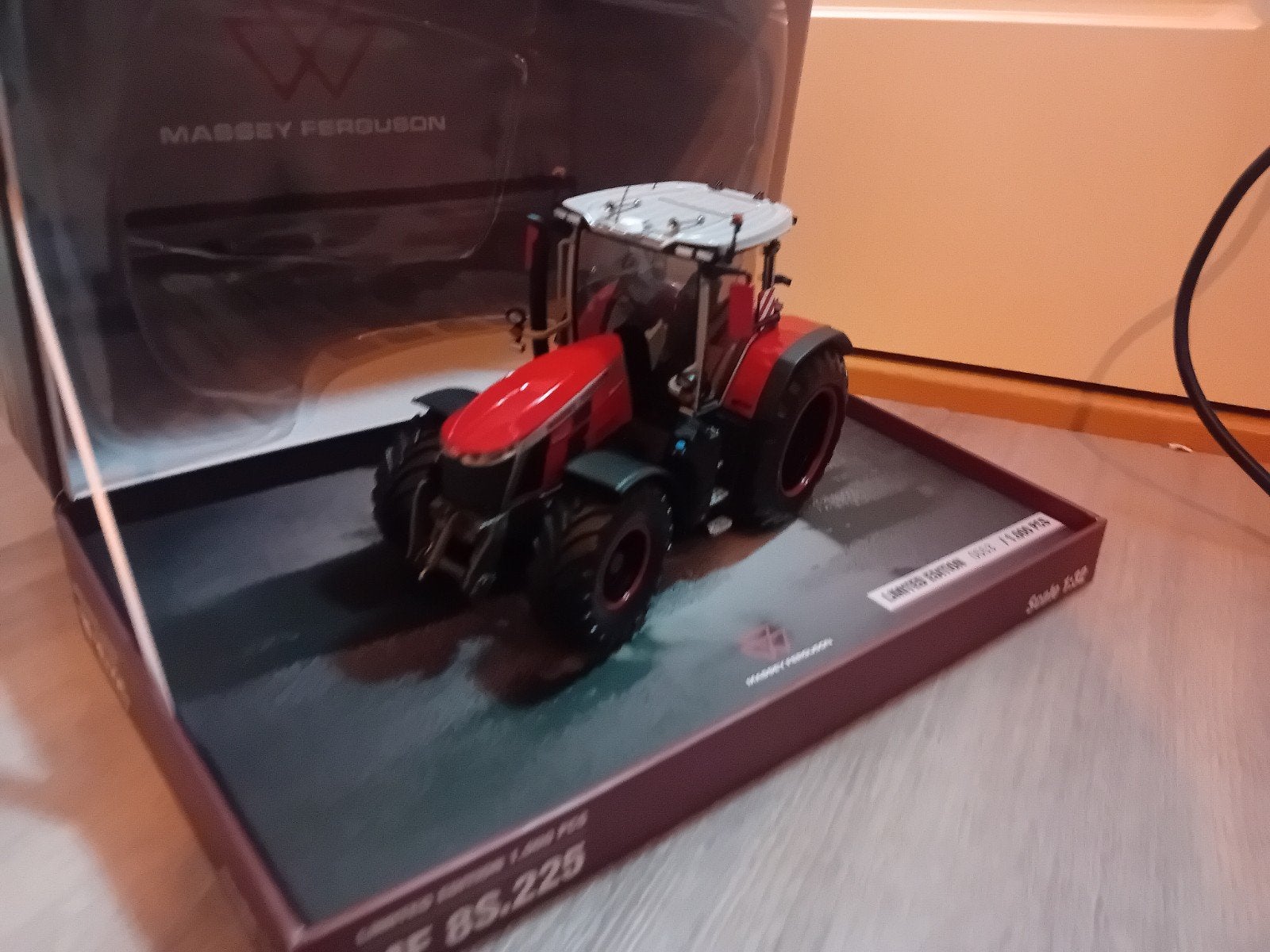 massy fergouson 8S. 225 universal hobbies, Ophalen of Verzenden, Nieuw, Tractor of Landbouw, Universal Hobbies