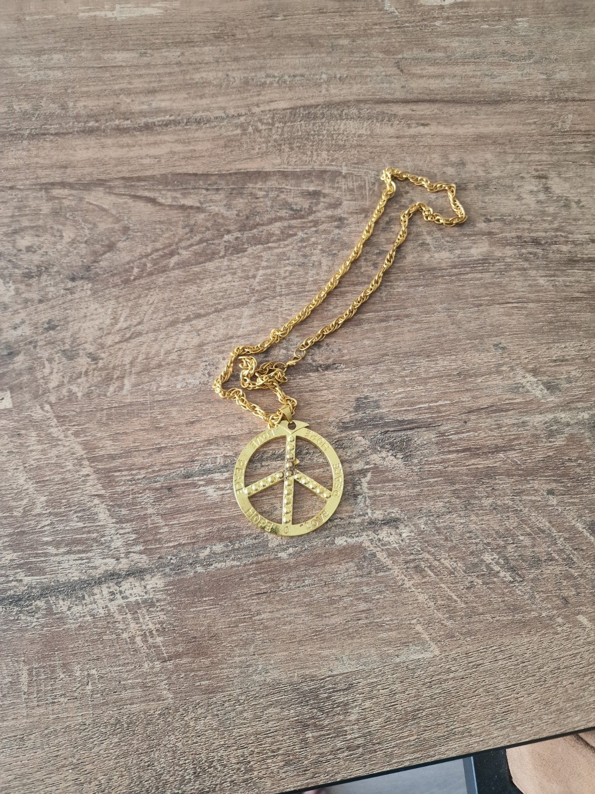 Gouden Peace Ketting met Hanger - kunststof, Met hanger, Kunststof, Gebruikt, Ophalen of Verzenden