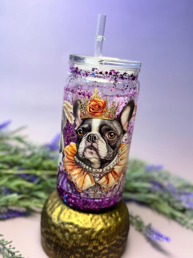 Handgemaakte Royal Dog Snowglobe Tumbler met Paarse Glitter, Huis en Inrichting, Verzenden, Overige typen, Nieuw, Overige stijlen
