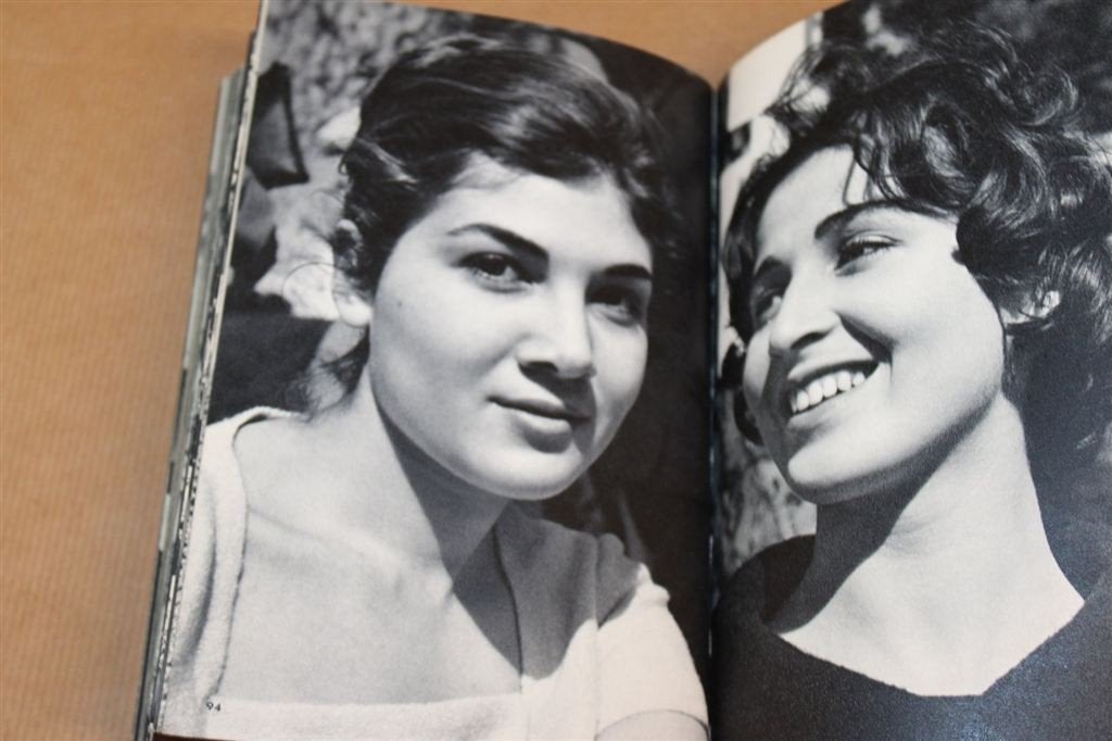 Vrouwen van Rome — Vintage Fotoboek 1959, Ophalen of Verzenden, Gelezen, Europa