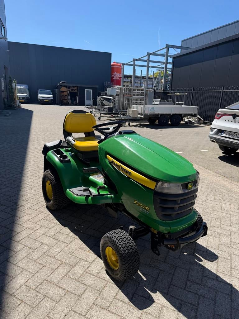 John Deere X300R Zitmaaier - Krachtig en Efficiënt, Ophalen, Cirkelmaaier, Gebruikt, Elektrische starter