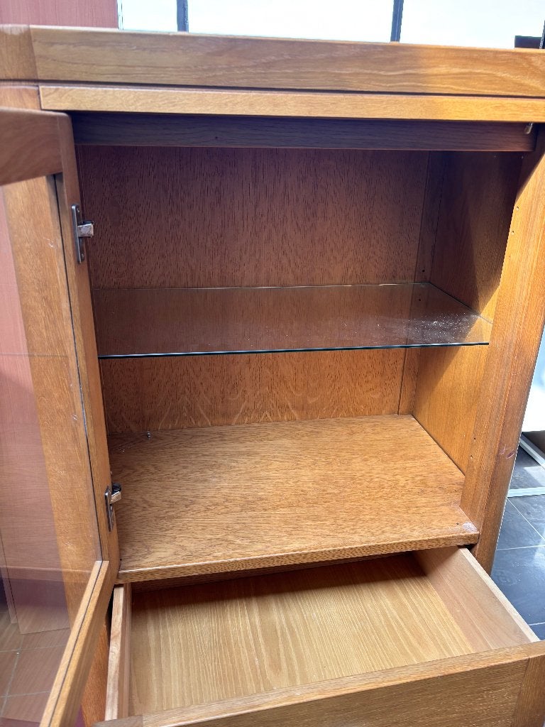 Vitrinekast hout met glazen deur en lade  CS27119, Huis en Inrichting, Ophalen, Gebruikt, Overige houtsoorten, 50 tot 100 cm