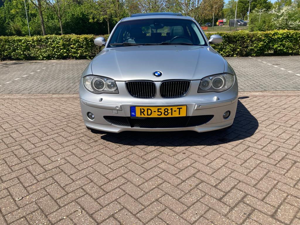 BMW 1-Serie 3.0 130I 5DR 2006 Grijs, Auto's, BMW, 1-Serie, Achterwielaandrijving, 680 kg, 1350 kg