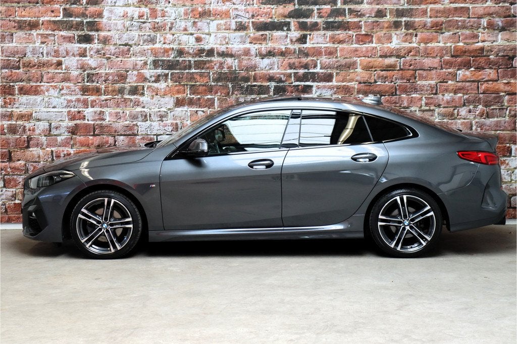 BMW 2 Serie Gran Coupé 218i High Executive M Sport Pakket A, Auto's, BMW, Gebruikt, 1350 kg, Bedrijf, 3 cilinders
