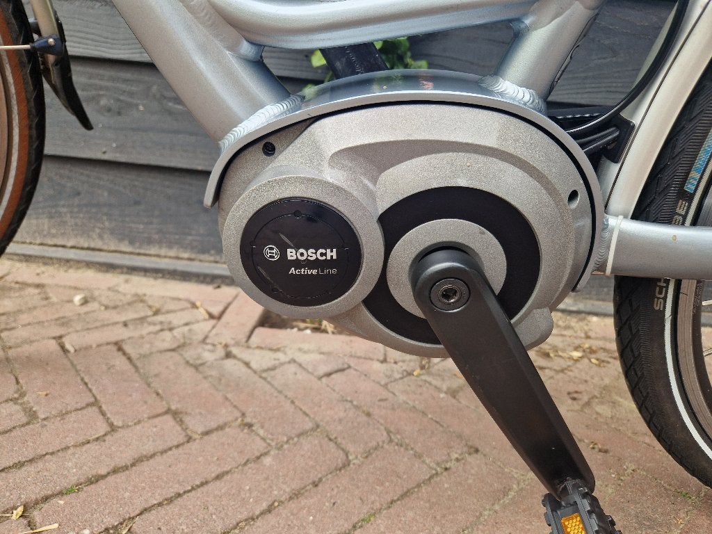 Elektrische dames fiets / bosch middenmotor / 400 watt accu, Zo goed als nieuw, 51 tot 55 cm, 50 km per accu of meer, Ophalen