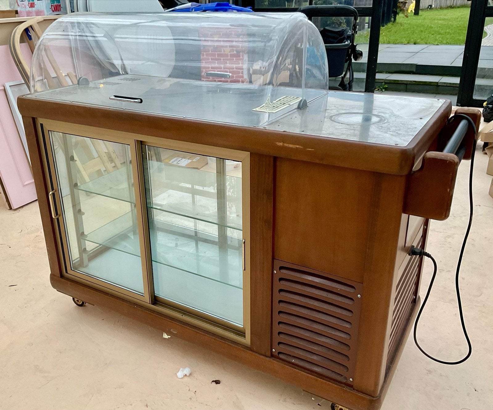 Tecfrigo Carrettino 250 gekoelde vitrine, Ophalen