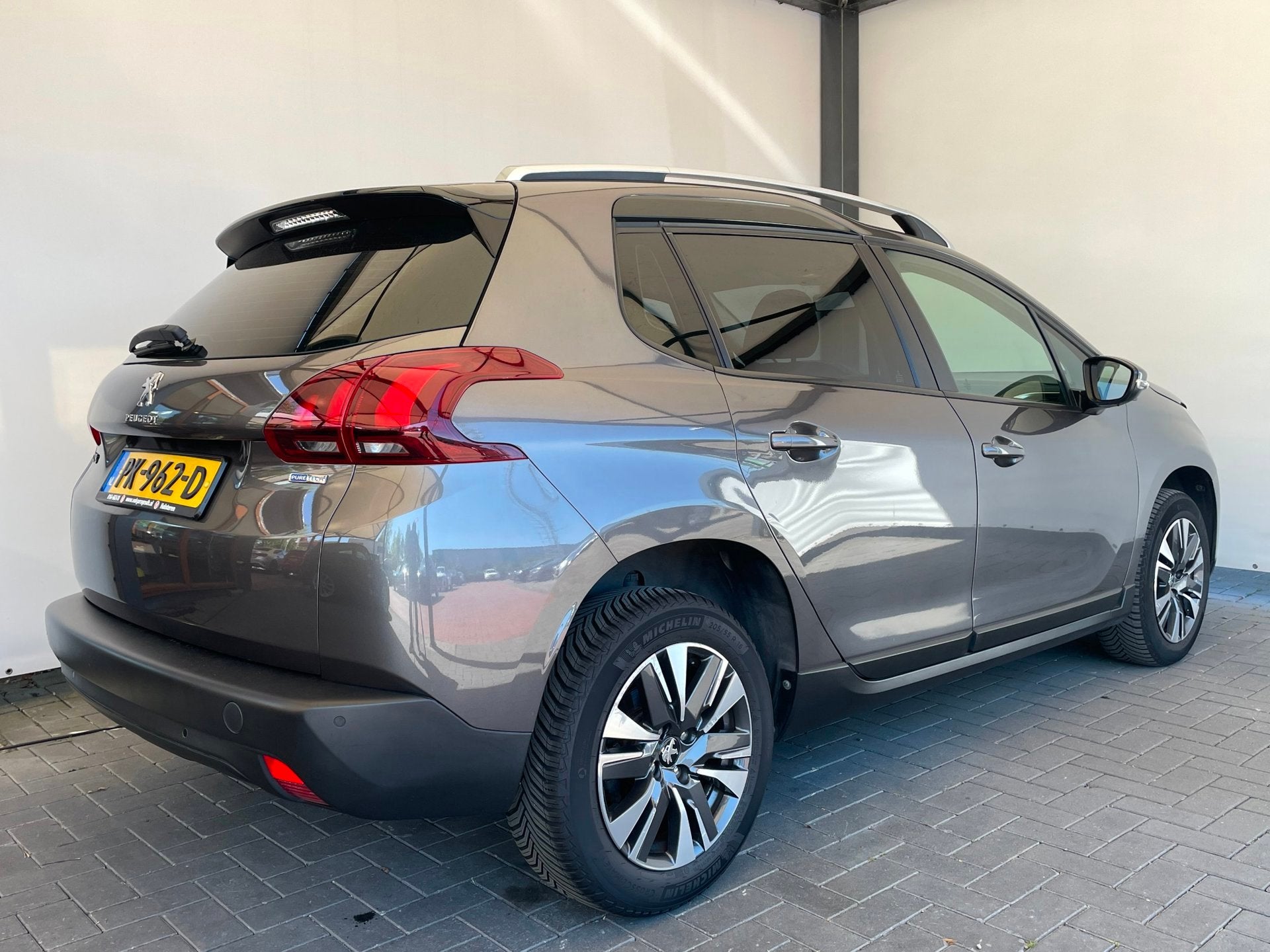 Peugeot 2008 1.2 PureTech Active|Automaat|Navigatie|Cruise C, Auto's, 1199 cc, 610 kg, 49 €/maand, Bedrijf