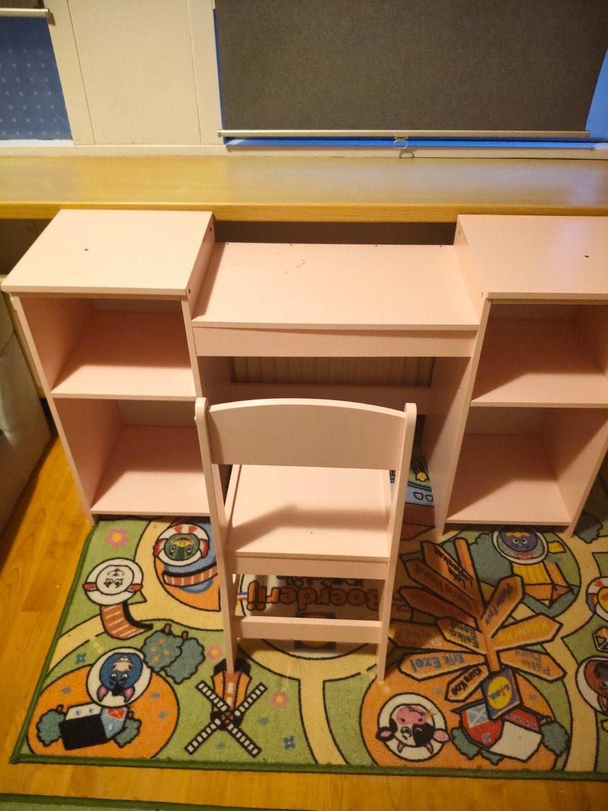 Roze kinderbureau met stoel en opbergruimte, Kinderen en Baby's, Kinderkamer | Tafels en Stoelen, Ophalen, Gebruikt, Tafel(s) en Stoel(en)