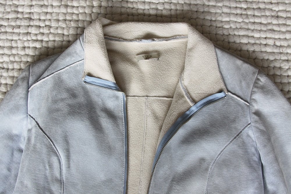 Prachtige Suede Vila Jas (M) € 45,-, Kleding | Dames, Jassen | Winter, Maat 38/40 (M), Overige kleuren, Vila, Ophalen of Verzenden