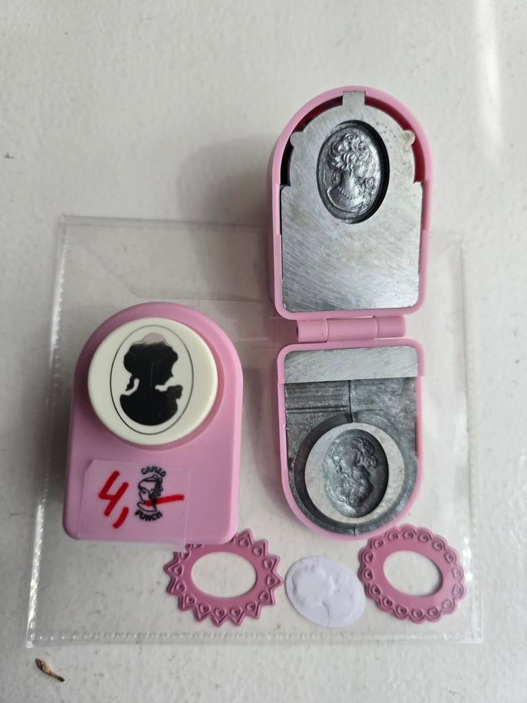 3D Ponsen Set - Cameo en Vlinder, Roze, Gebruikt, Geschikt voor karton, Ophalen of Verzenden