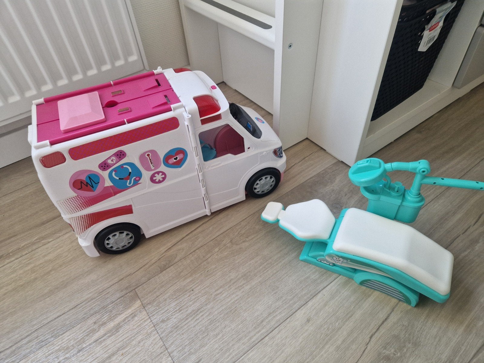 Barbie camper en tandartsstoel, Ophalen of Verzenden, Gebruikt