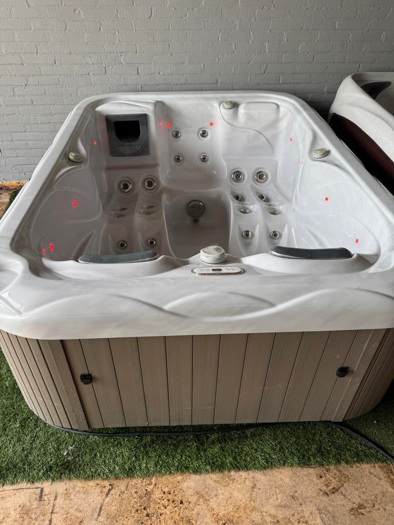 Mooie Wellis Mars spa 3persoons,leveren is mogelijk, Ophalen of Verzenden, Zo goed als nieuw