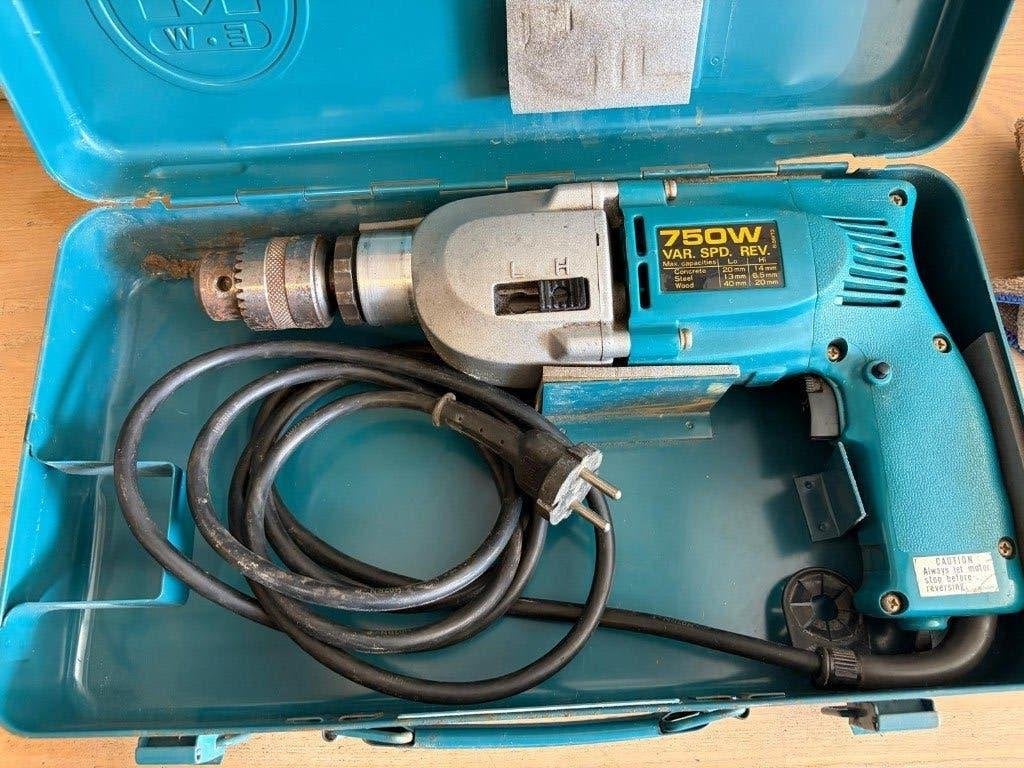 Retro Makita klopboormachine in stalen koffer, Boormachine, Ophalen of Verzenden, Variabele snelheid, Gebruikt