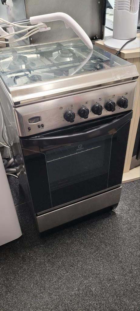 Indesit gasfornuis met oven, Ophalen, Gebruikt, Onbekend, 4 kookzones
