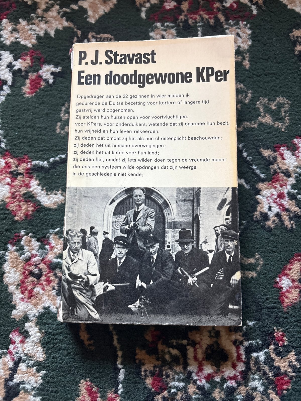 P.J. Stavast - Een doodgewone KPer (Oorlogsverhaal), Ophalen of Verzenden, 20e eeuw of later, Gelezen