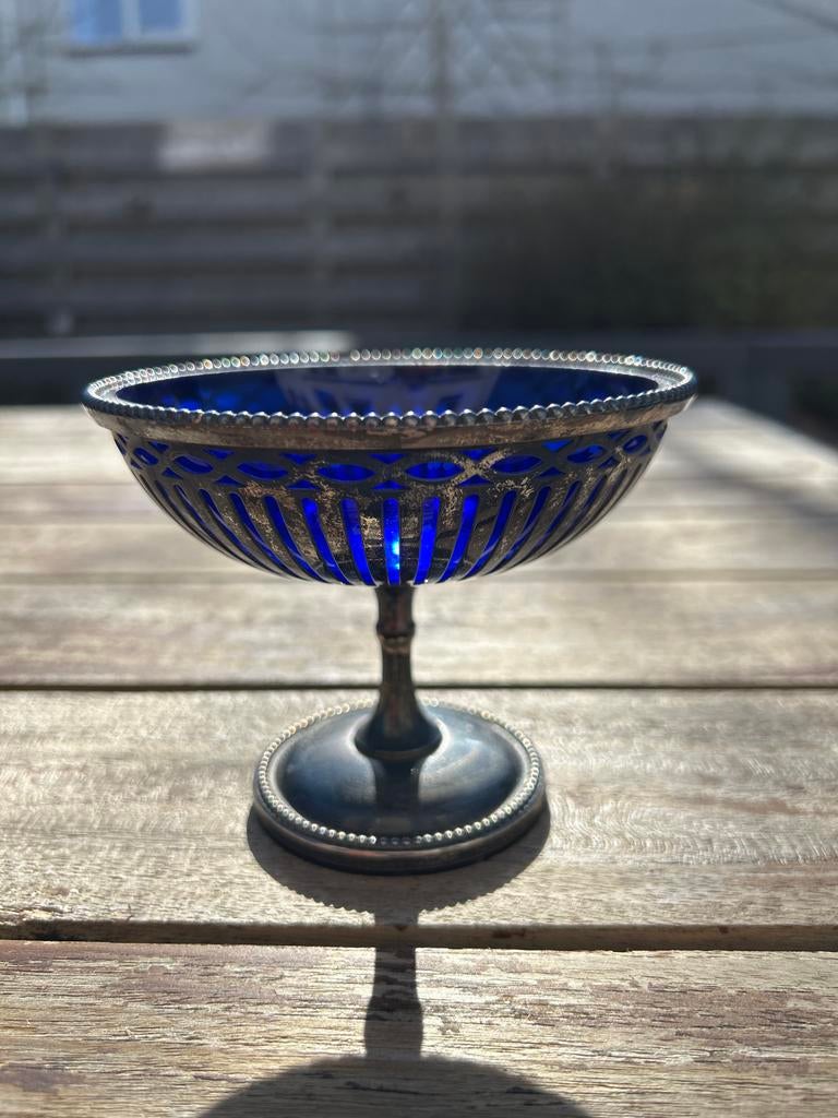 Verzilverd bonbonschaaltje met blauwe plastic binnenbak, Antiek en Kunst, Antiek | Goud en Zilver, Zilver, Ophalen of Verzenden
