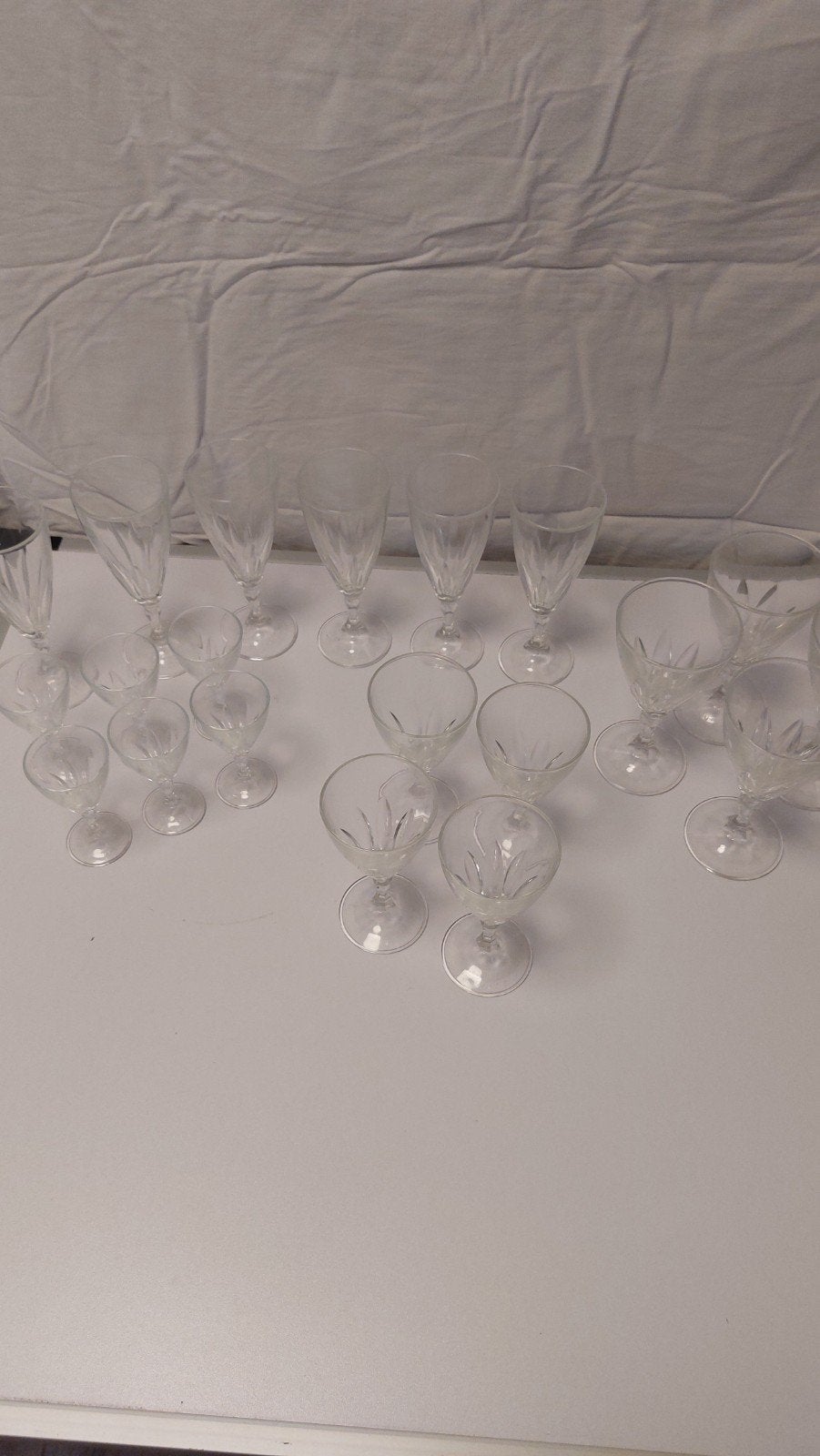 gazen servies met decoratief patroon, Ophalen