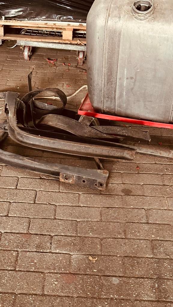 Diesel tank mercedes actros, Auto-onderdelen, Vrachtwagen-onderdelen, Ophalen, Mercedes-Benz