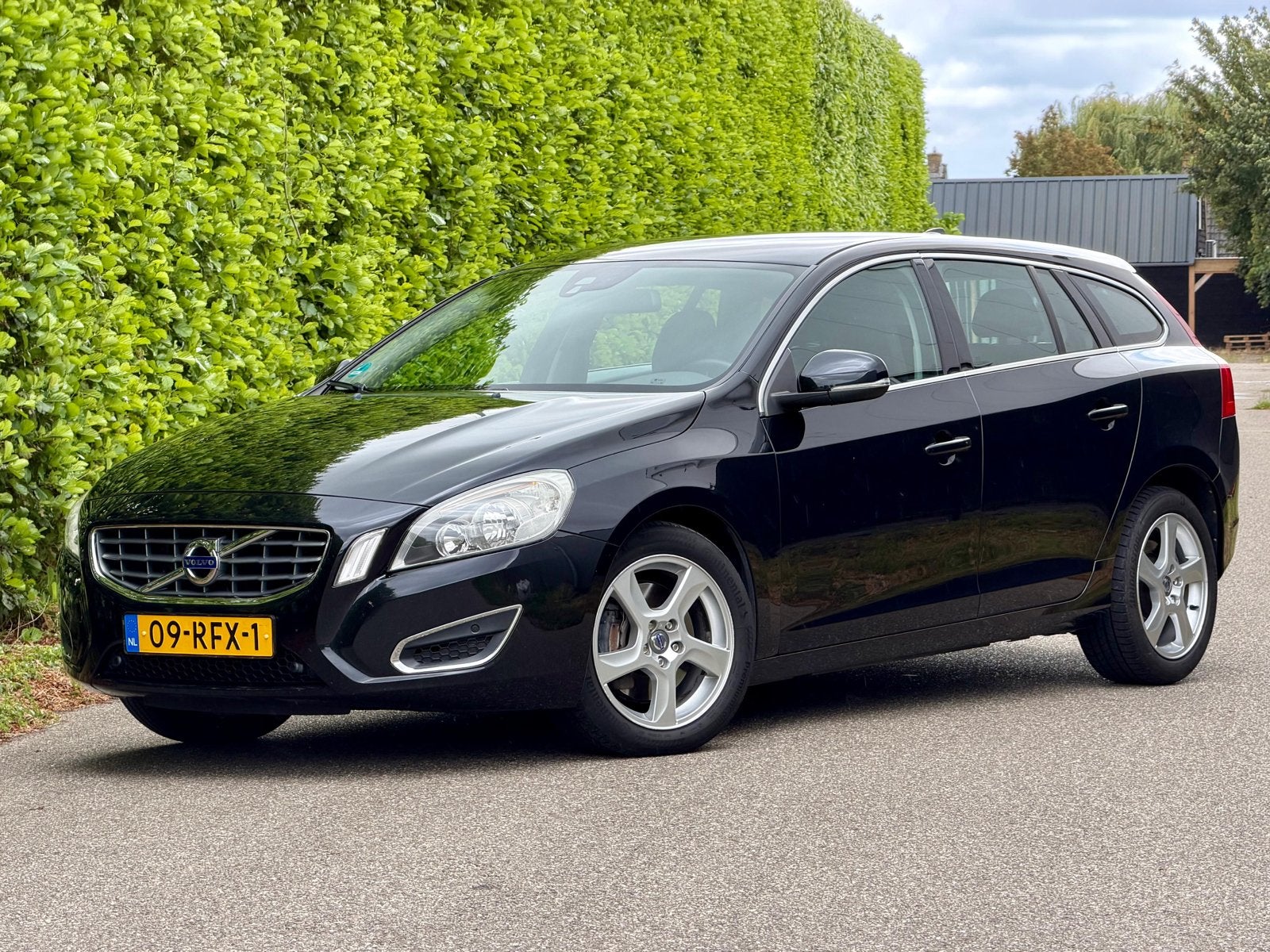Volvo V60 Momentum 2.0T 149KW Aut6 2011 Zwart, Auto's, Volvo, 1800 kg, 4 cilinders, Zwart, Origineel Nederlands