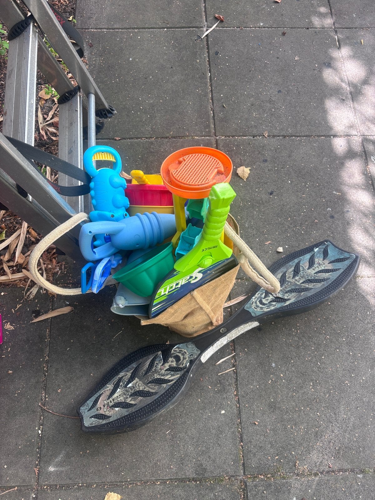 Diverse speelgoedset: zandspeelgoed en skateboard, Ophalen of Verzenden, Gebruikt, Overige typen