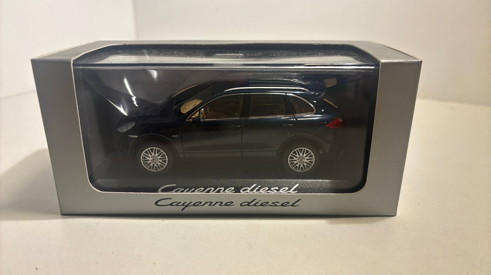 Porsche cayenne diesel bleu minichamps 1.43, Auto, Ophalen of Verzenden, MiniChamps, A