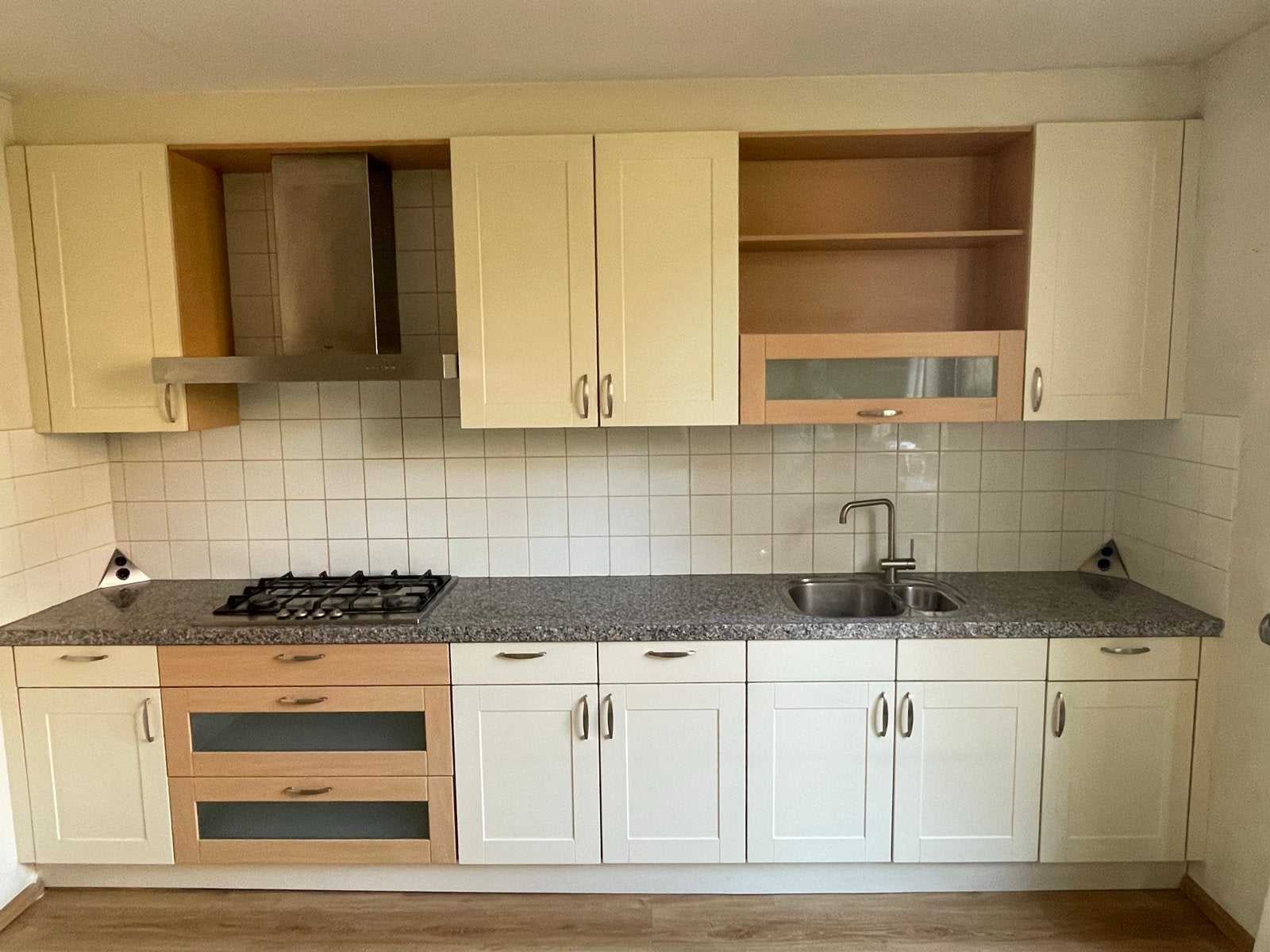 Complete keuken met inbouwapparatuur en granieten blad, Huis en Inrichting, Keuken | Complete keukens, Ophalen, Gebruikt, Graniet of Steen