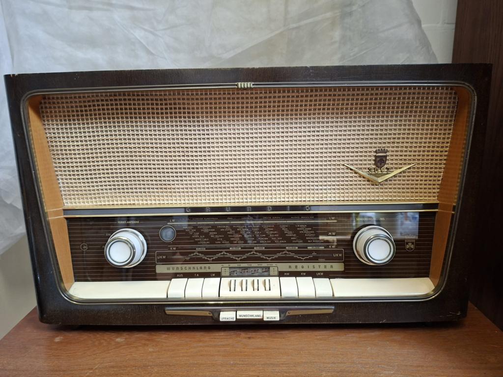 Antieke radio wel zonder stekker, Antiek en Kunst, Antiek | Tv's en Audio, Ophalen