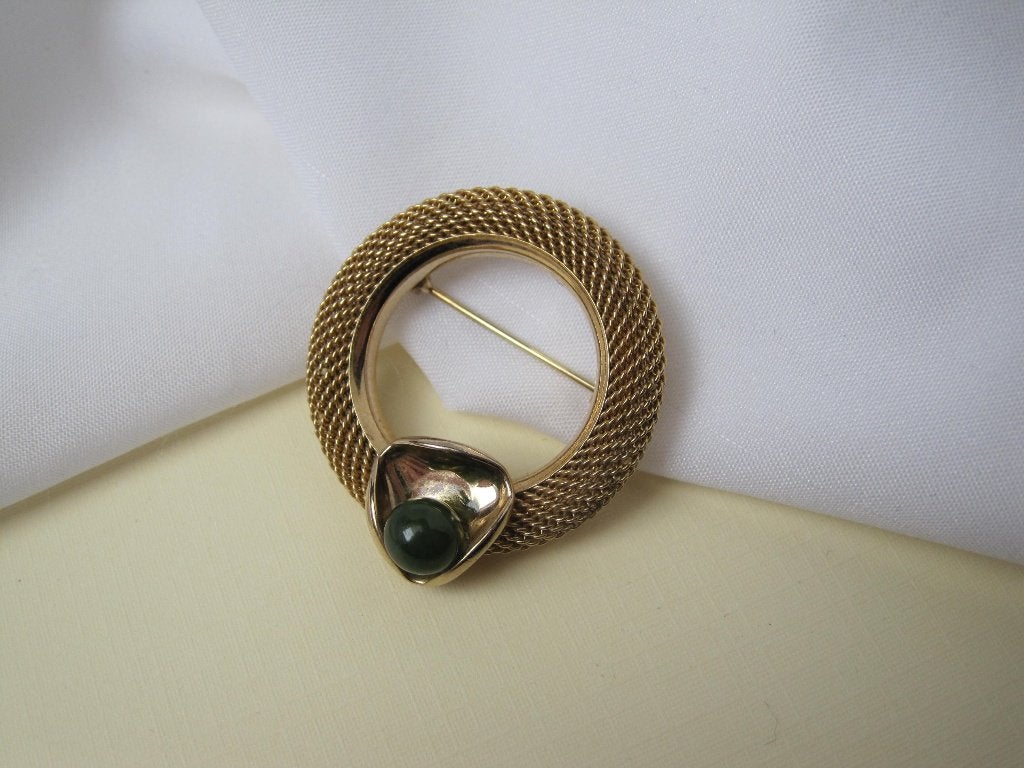 Broche koord krans/ jade of glas bolletje, Verzenden, Zo goed als nieuw, Overige kleuren, Overige materialen