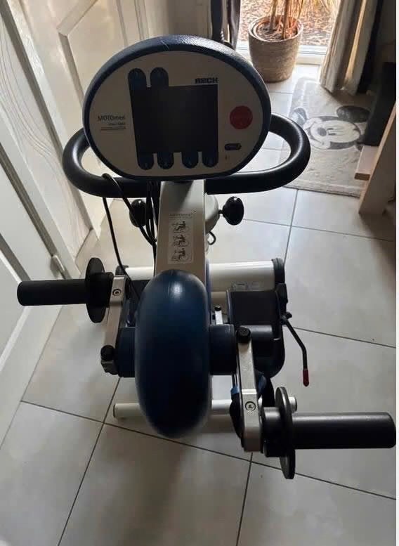 Motomed Viva 2 armen en benen in topstaat, Diversen, Verpleegmiddelen, Ophalen of Verzenden, Zo goed als nieuw