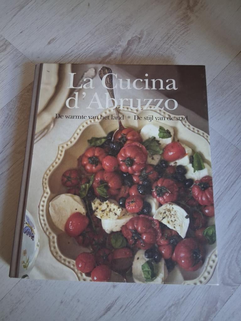 Gemma Mirabilio - La Cucina d'Abruzzo, Ophalen of Verzenden, Zo goed als nieuw, Gemma Mirabilio; Giancarlo Acciavatti; Sanne Dirkzwager; Step...
