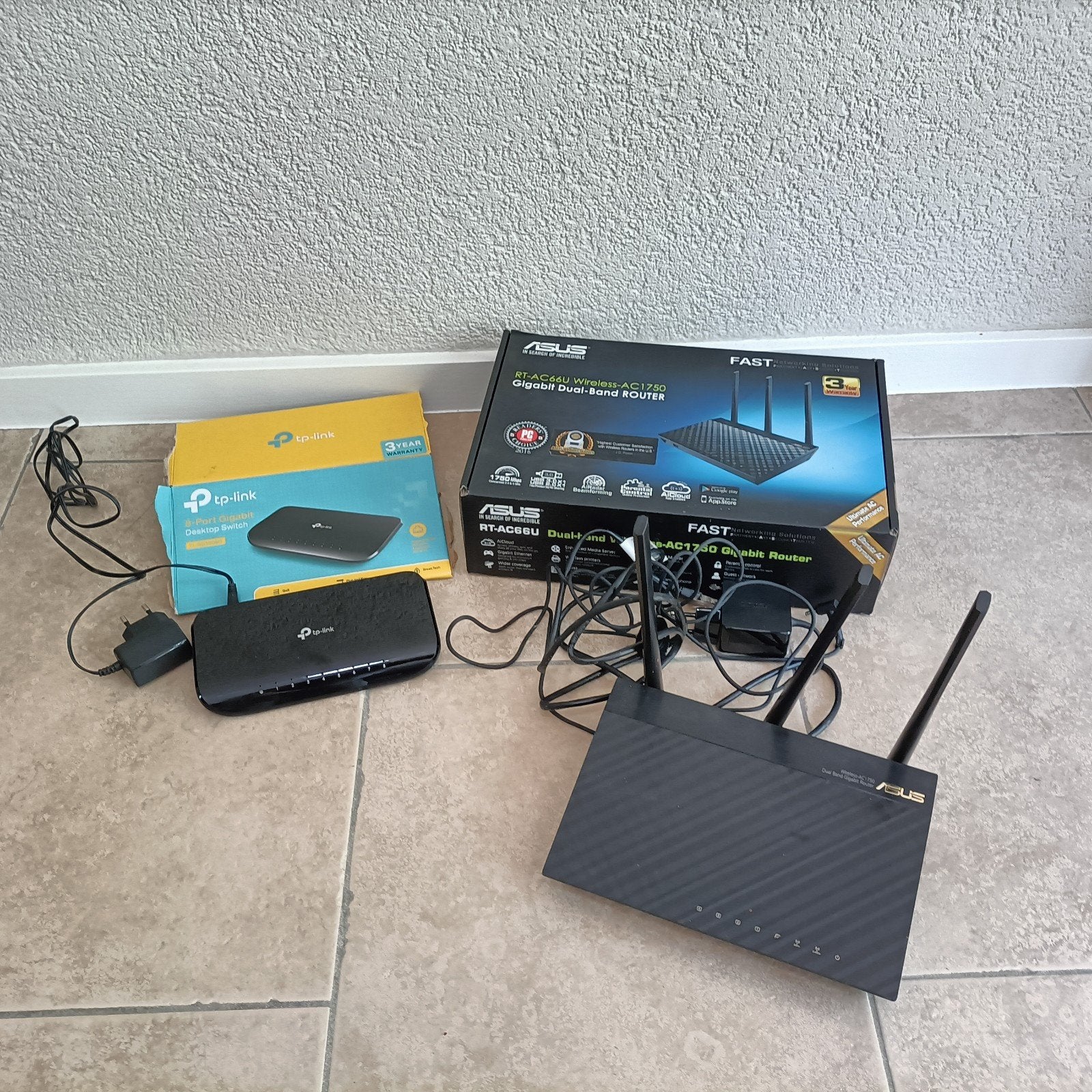 Router en 8-port switch, Ophalen of Verzenden