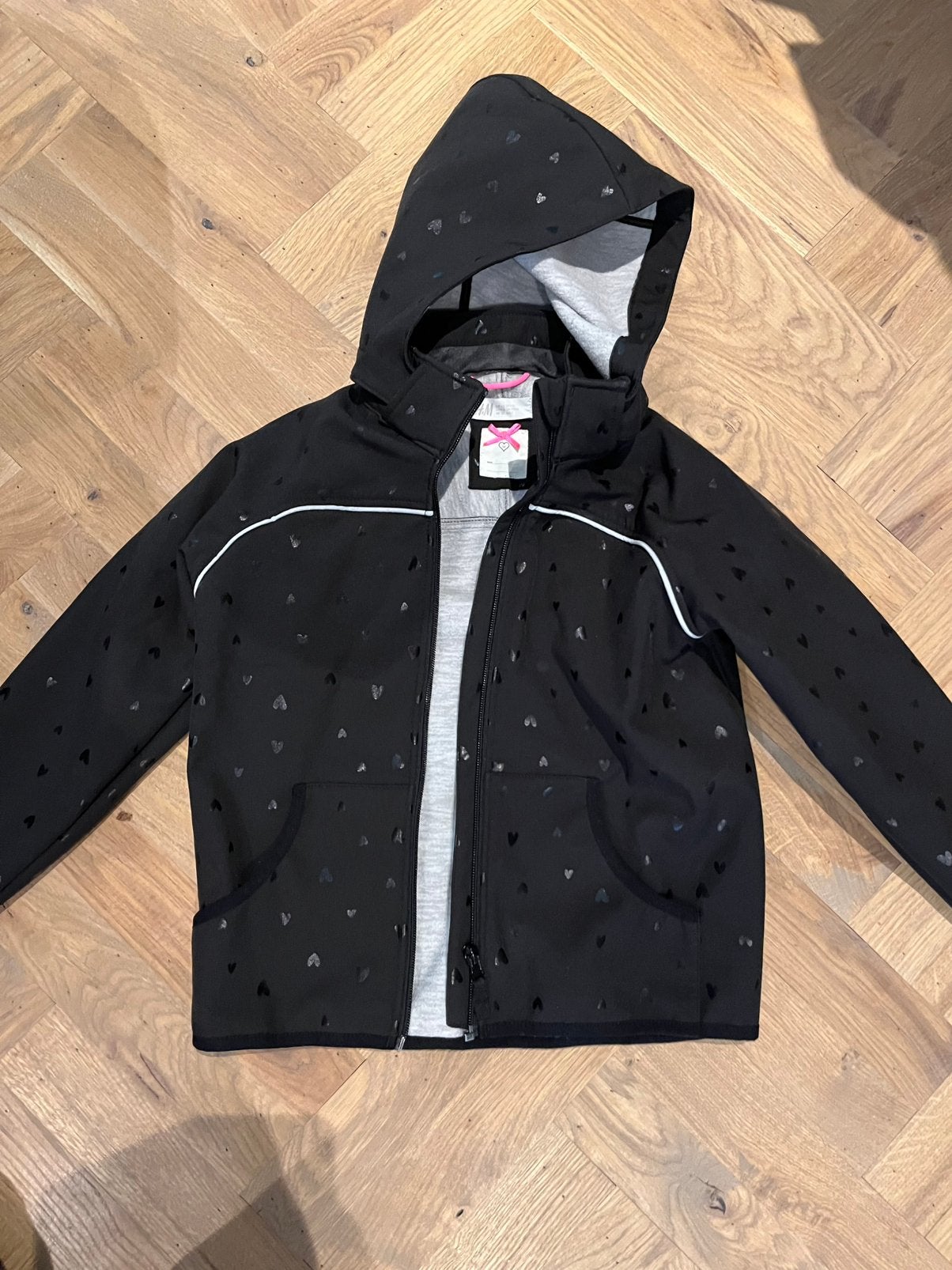 Zwarte windstopper van H&M maat 122, Kinderen en Baby's, Ophalen of Verzenden, Zo goed als nieuw, Jongen of Meisje, Jas