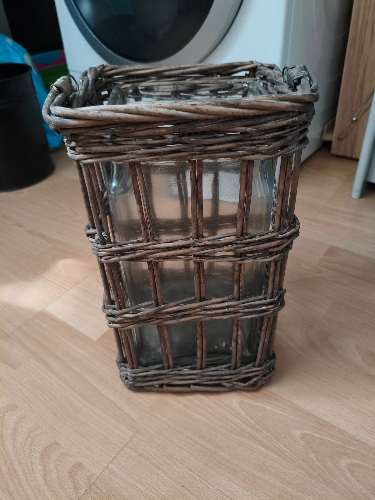 Decoratieve rieten mand met glazen vaas, Ophalen, Overige materialen, Gebruikt, Overige kleuren