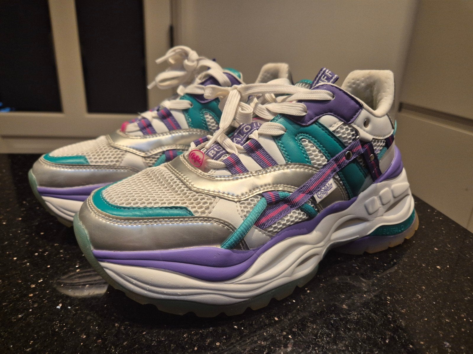 Buffalo Triplet Hollow sneaker mt 38 – teal/paars – zeldzaam, Ophalen of Verzenden, Zo goed als nieuw, Overige kleuren, Sneakers of Gympen