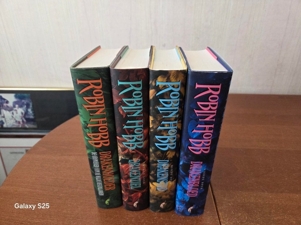 4 x  Robin  Hobb  -  Wilde  Regenlanden  -  Compleet, Boeken, Ophalen of Verzenden, Zo goed als nieuw