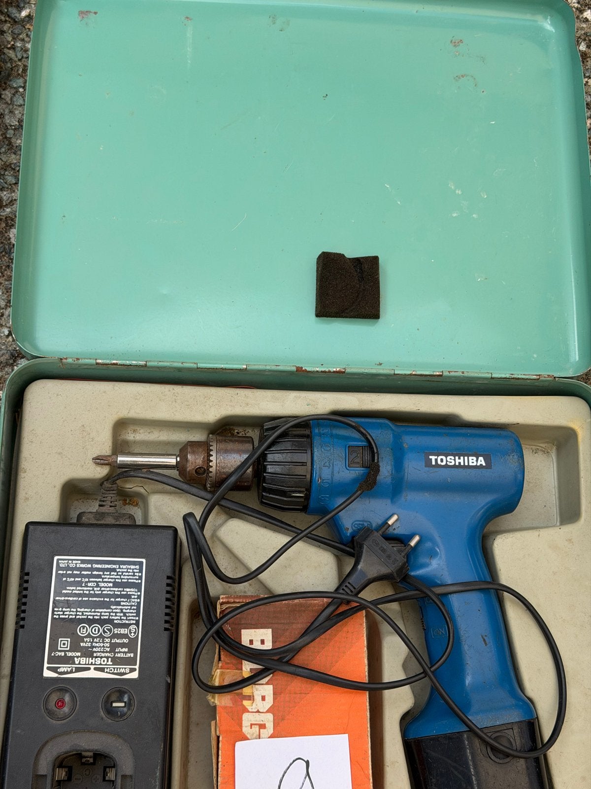Toshiba Accu Schroefmachine met Oplader en Koffer, Ophalen, Gebruikt, Variabele snelheid, Boor- en Schroefmachine