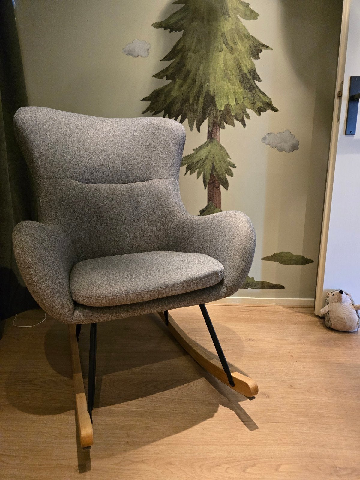 Grijze schommelstoel Quax, perfect voor de babykamer, Ophalen, Zo goed als nieuw
