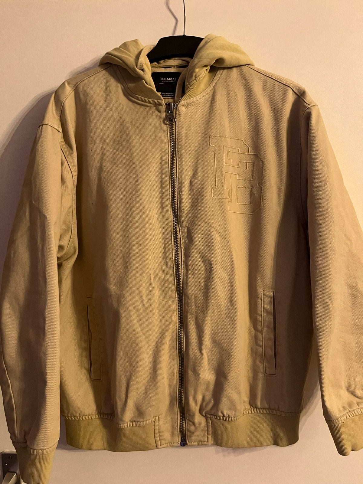 Pull&Bear Bomberjack met capuchon - Maat L, Ophalen of Verzenden, Zo goed als nieuw, Maat 52/54 (L), Beige