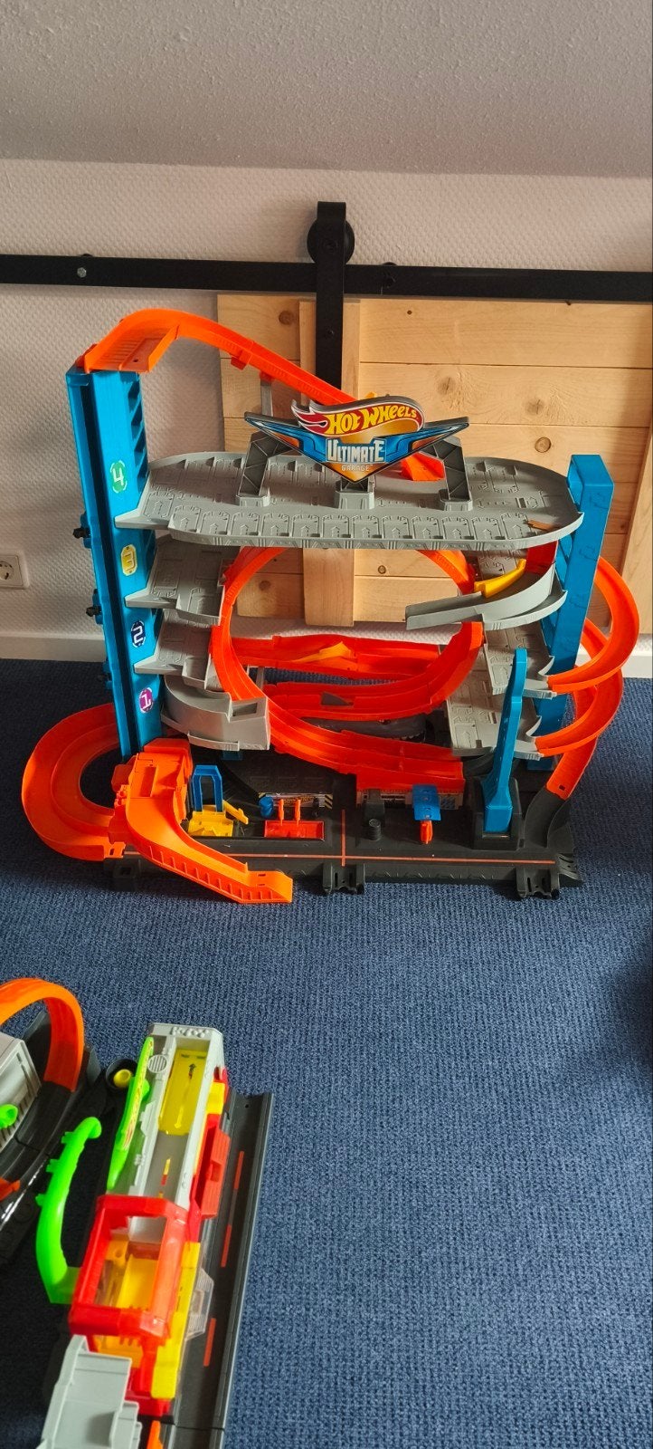 Hot Wheels Ultimate Garage - met haai, Ophalen, Gebruikt