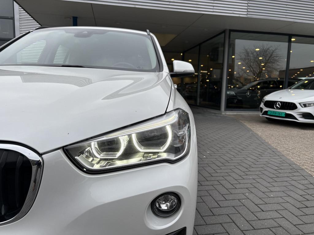BMW X1 sDrive20i Executive 192pk Automaat | Trekhaak | Achte, 1998 cc, Stof, Euro 6, Wit