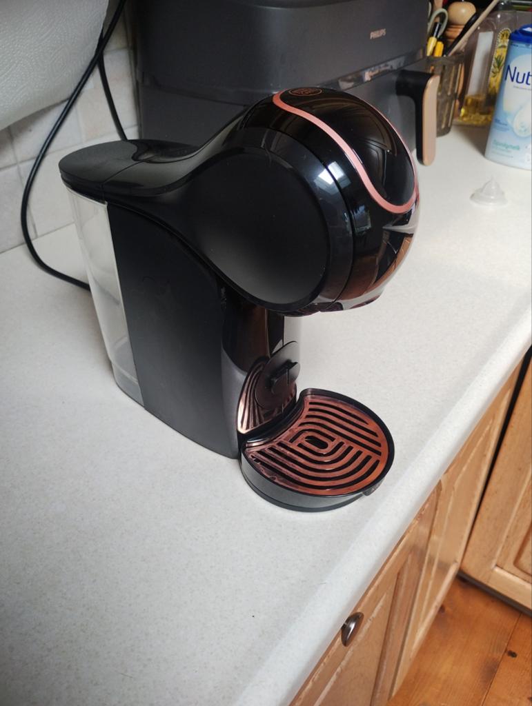 Dolce Gusto Genio S Touch koffiezetapparaat, Koffiemachine, Ophalen of Verzenden, Zo goed als nieuw, 1 kopje